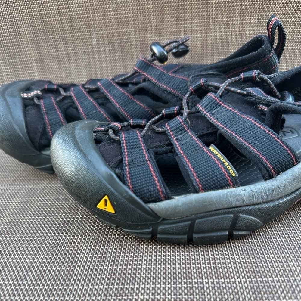 Keen Newport H2 Sandals Women's size 7 Black/Red/Gray - Picture 3 of 10